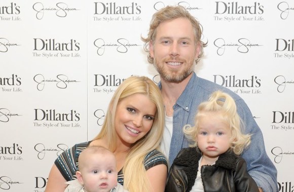 Jessica Simpson ir Ericas Johnsonas su vaikais Ace'u ir Maxwell