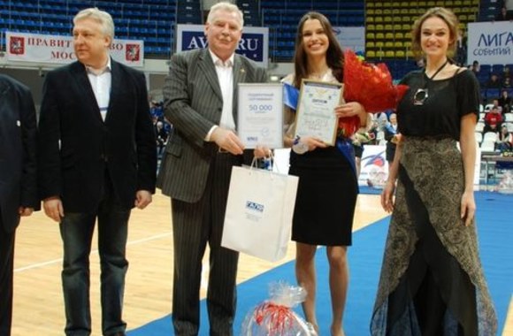 Natalja Chrustaliova su konkurso organizatoriais