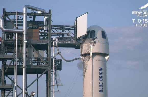 Jeffas Bezosas su įgula ruošiasi skrydžiui į kosmosą / Scanpix nuotr.