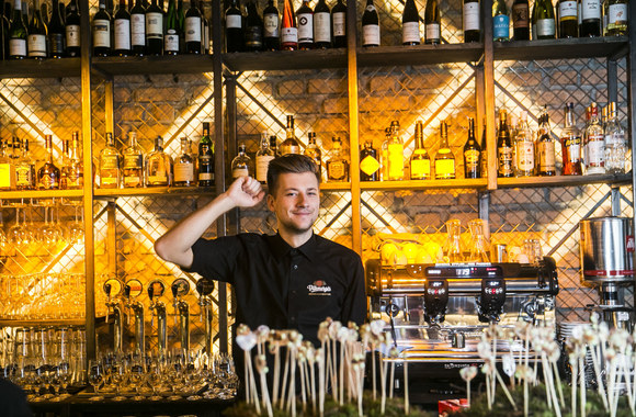 Žinomi žmonės degustavo neįprasto skonio alų