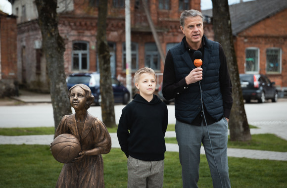 Skulptūros pasaulio krepšinio ikonai Sendai Valvrojenski atidengimas / Eitvydo Kinaičio nuotr.

