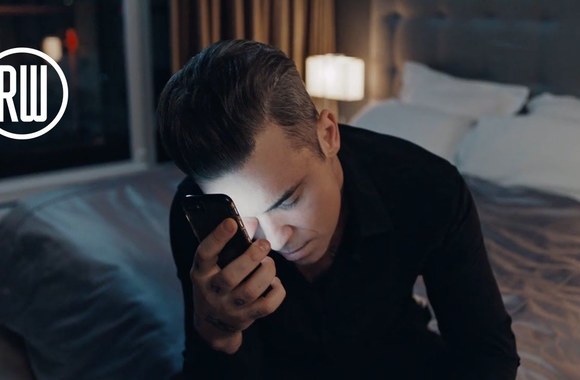 robbie-williams-mixed-signals-official-video