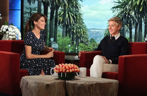 VIDEO kadras: Eva Mendes Addresses the Pregnancy Rumors