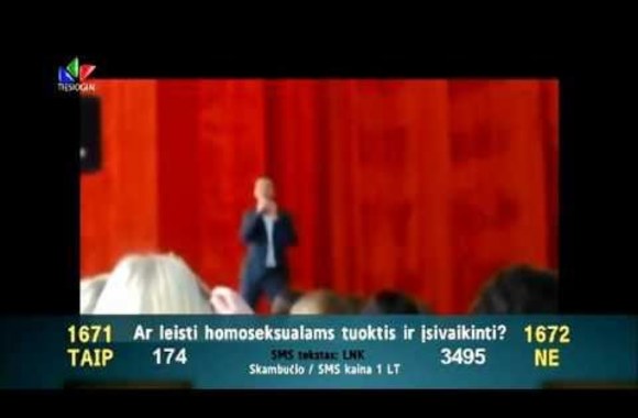 VIDEO kadras: Aukštadvaryje per koncertą chuliganiškai užpultas atlikėjas Ruslanas Kirilkinas