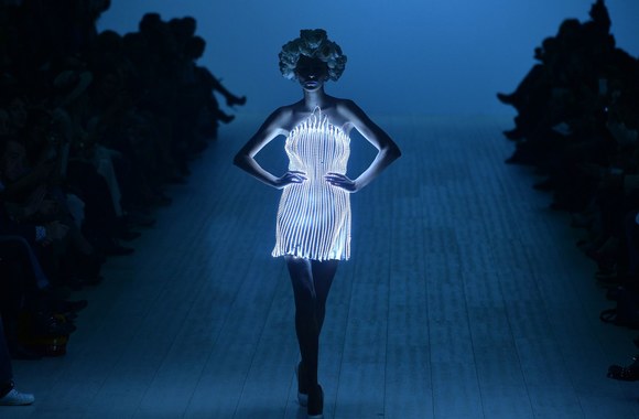 Šviečianti suknelė iš Oleksijasus Zalevskio kolekcijos