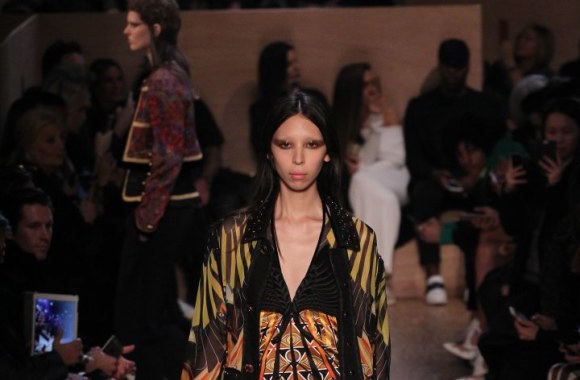 „Gyvenchy“ 2016 m. rudens-žiemos kolekcijos modelis