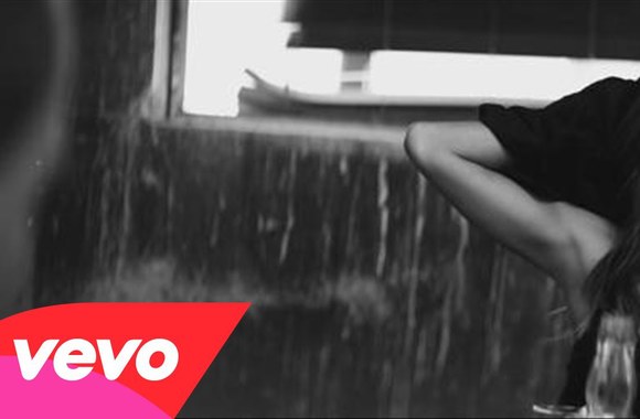 VIDEO kadras: Nicole Scherzinger - On the Rocks