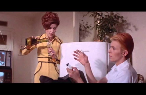 filmo-zmogus-kuris-nukrito-i-zeme-su-davidu-bowie-anonsas