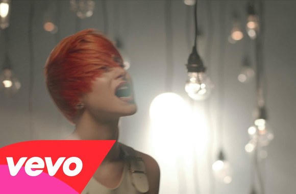 VIDEO kadras: Zedd - Stay The Night ft. Hayley Williams