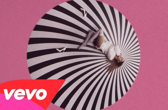 VIDEO kadras: Ariana Grande - Problem ft. Iggy Azalea