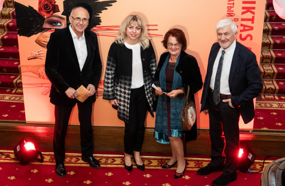 Jono Vaitkaus spektaklio „Tryliktas apaštalas, arba Debesis kelnėse“ premjera Rusų dramos teatre/ Pauliaus Peleckio nuotr.