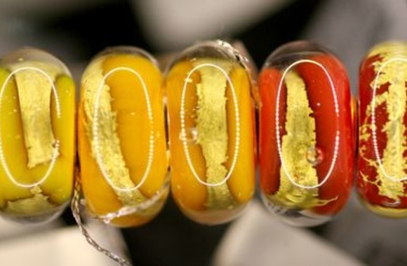 Žinomi Lietuvos veidai dalyvavo karoliukų vėrimo varžybose