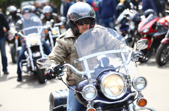 Baikerių sezono atidarymo akimirka 