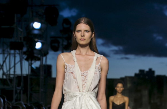 „Givenchy“ mados šou Niujorko mados savaitėje akimirka 