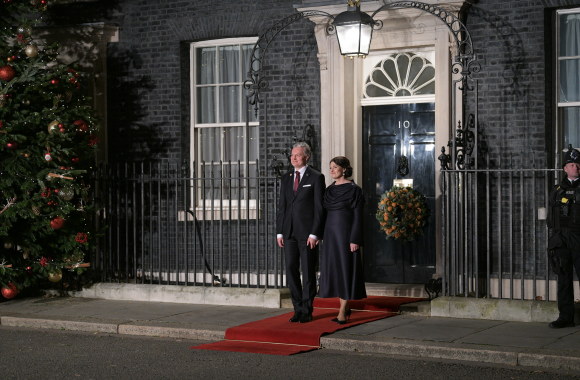 Prezidentas su pirmąją ponia dalyvavo Didžiosios Britanijos Karalienės Elžbietos II priėmime / R. Dačkaus / LR Prezidentūros nuotr.