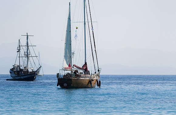 Kapitono Dariaus Vinkevičiaus statytas klasikinis raudonmedžio laivas.