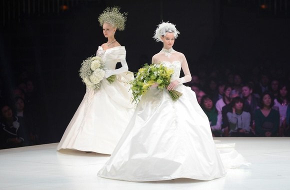 Yumi Katsura vestuvinių suknelių kolekcijos pristatymas