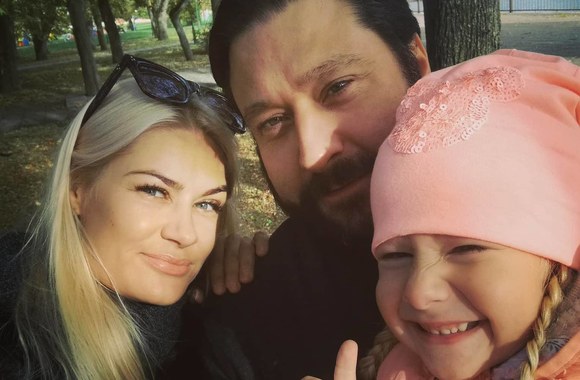 Mindaugas Rojus su žmona Kamile ir dukra Lėja / Asmeninio albumo nuotr.