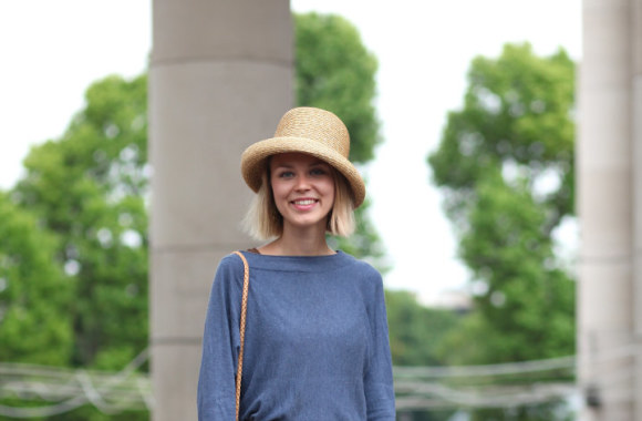 Gatvės stilius: derinys su skrybėle