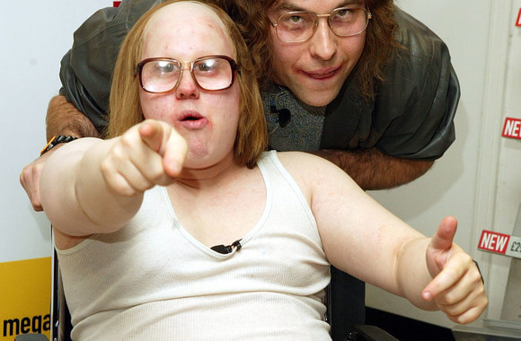 Davidas Wallliamsas su kolega Mattu Lucasu – už vulgarų humorą kritikuojamas „Mažosios Britanijos duetas“