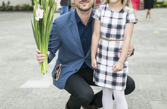 Į pirmą klasę dukrą Smiltę palydėjo Donatas Baumila, kartu - ir jo brolis Vaidas Baumila