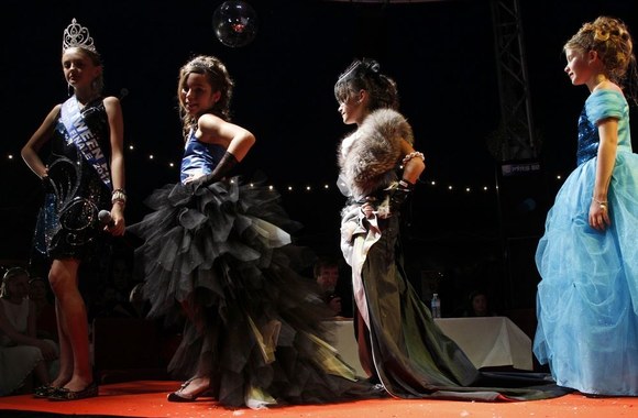 „Mini-Miss“ konkurso akimirka