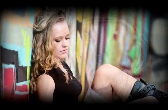 VIDEO kadras: UGNE SMILE: Sudraskyti Jausmai (2014)