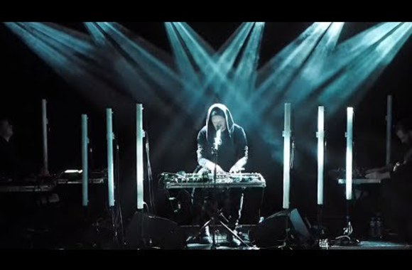 VIDEO kadras: SOHN - Lights (Live Tremors Tour Video)