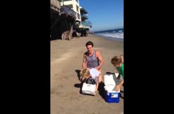 VIDEO kadras: Matt Bomer Project ALS Ice Bucket Challenge