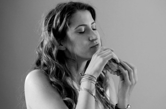 VIDEO kadras: 10 Strangers Eat Sandwiches for the First Time