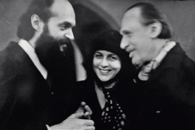 Irena Veisaitė su vyru Grigorijumi Kromanovu (dešinėje) ir estų kompozitoriumi Arvo Pärtu 1975-aisiais / Asmeninio albumo nuotr.
