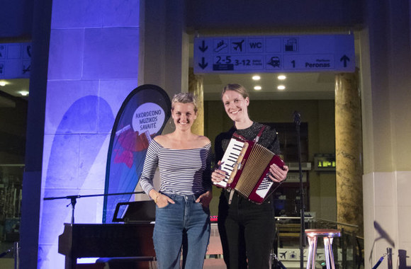 „Akordeono muzikos savaitės“ naktinis koncertas Vilniaus geležinkelio stotyje