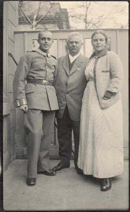 Cornelia Gurlitt su tėvu Cornelium ir broliu Hildebrandu (~1915 m.) / Gurlittų literatūros archyvas, Dresdeno technikos universitetas