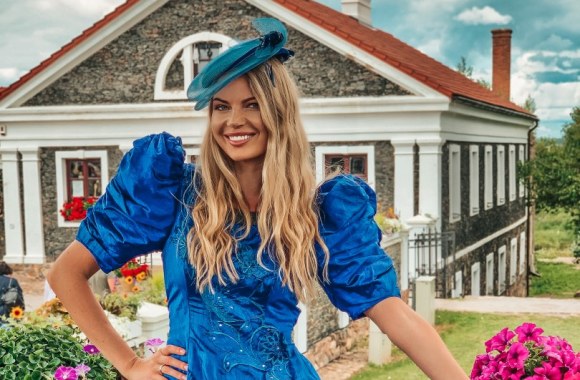 Solveiga Mykolaitytė su sužadėtiniu Mantu Rimdeika ir jo dukrele lankė Pakruojo dvarą / Asmeninio archyvo nuotr.