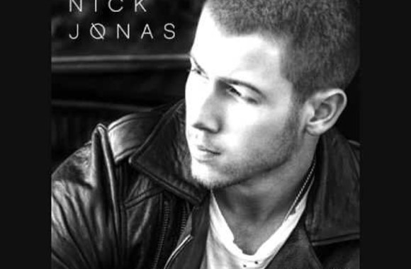 VIDEO kadras: Nick Jonas - Chains