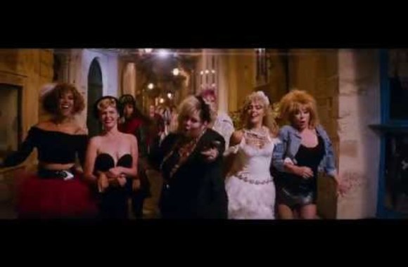 VIDEO kadras: Walking On Sunshine: \"Girls Just Wanna Have Fun\" Clip.