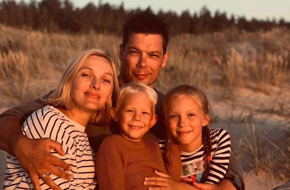 Paulius Tamolė su žmona Indre ir vaikais – Elze bei Rapolu / Asmeninio archyvo nuotr.