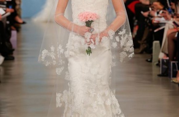 „Oscar de la Renta“ vestuvinės kolekcijos modelis