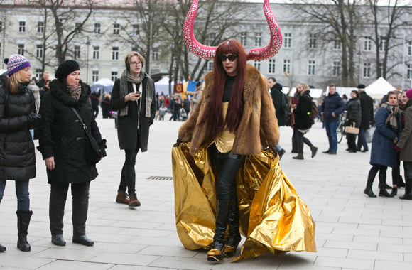 Lolita Zero Kaziuko mugėje pasidairyti nusprendė važiuodama karieta