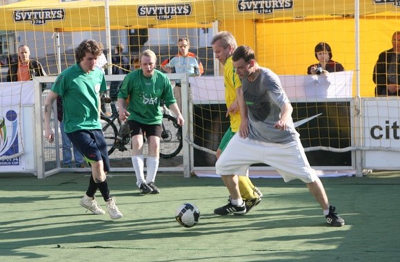 Futbolo turnyras privertė paprakaituoti žaidėjus ir žiūrovus