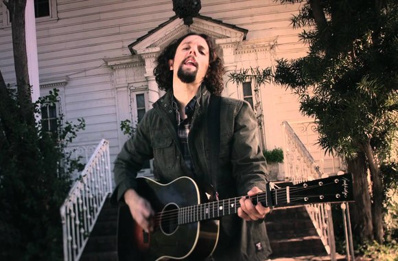 VIDEO kadras: 2 vieta: Jasonas Mrazas – „I Won\'t Give Up“