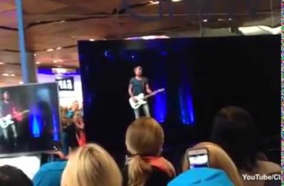 VIDEO kadras: A hologram of Keith Urban performing in...