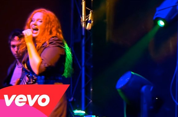 VIDEO kadras: Donata - Revolution (Live)