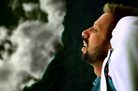 VIDEO kadras: Linas Adomaitis - Aš pavydžiu sau (OFFICIAL VIDEO)