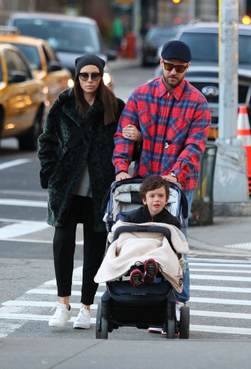 Justinas Timberlake'as su žmona ir sūnumi / Vida Press nuotr.