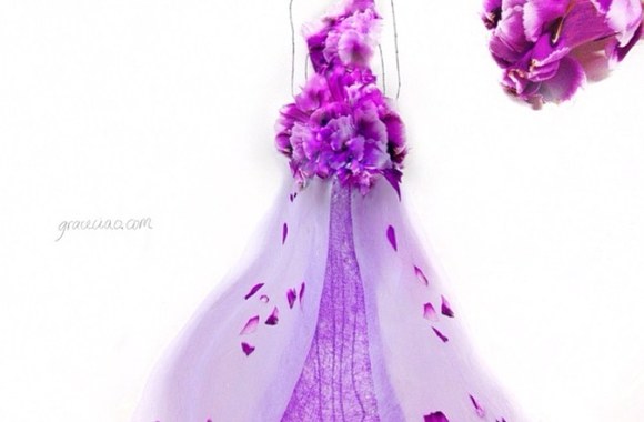 Grace Ciao kurta iliustracija iš tikrų gėlių žiedų