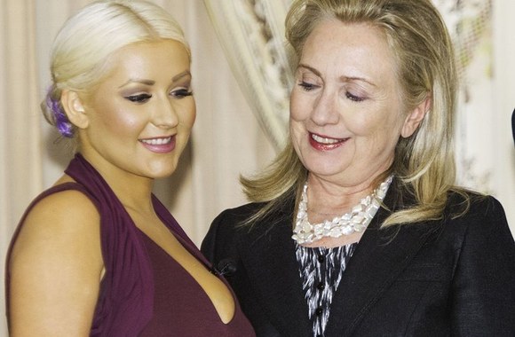 Christina Aguilera (kairėje) ir Hillary Clinton