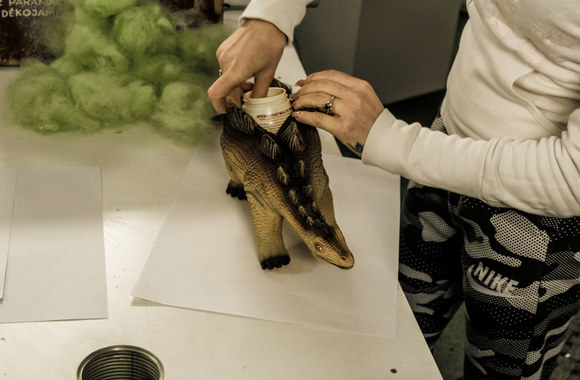 Bertas ir Ignė iš antrinių žaliavų pagamino vazonėlių