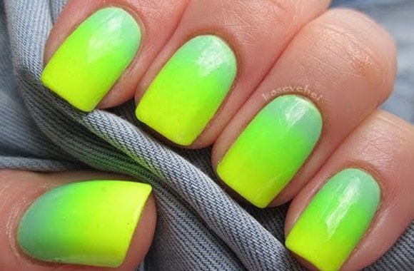 VIDEO kadras: Dvispalvis manikiūras