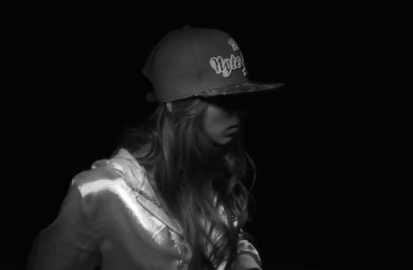 VIDEO kadras: Alhi - Between me and myself (Official video 2014)